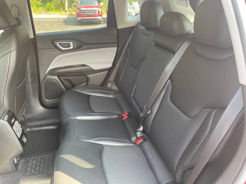 Used 2022 Jeep Compass Latitude image 27