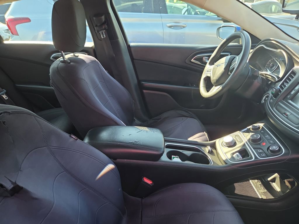 Used 2016 Chrysler 200 Limited image 8
