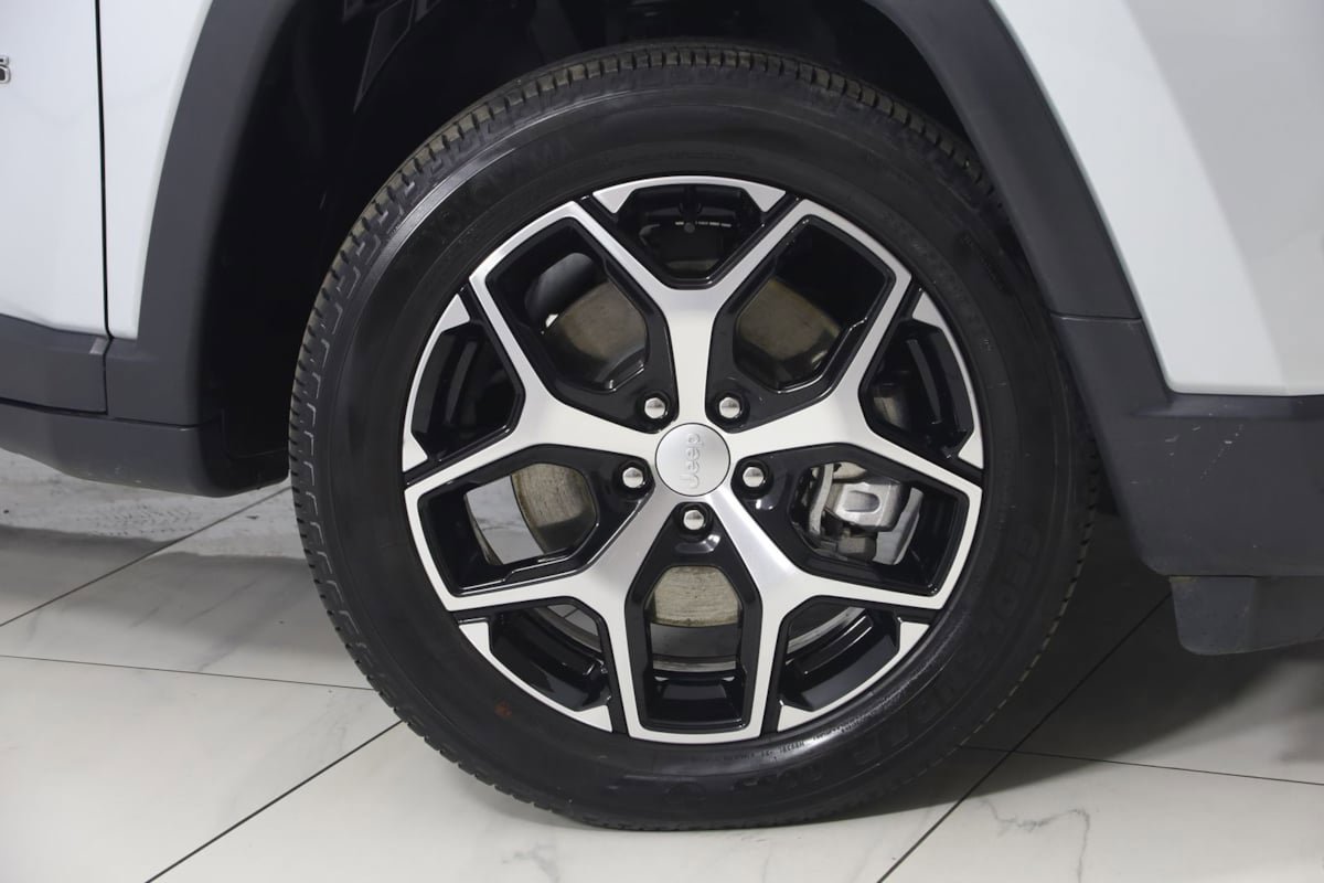 Used 2024 Jeep Compass Limited image 13