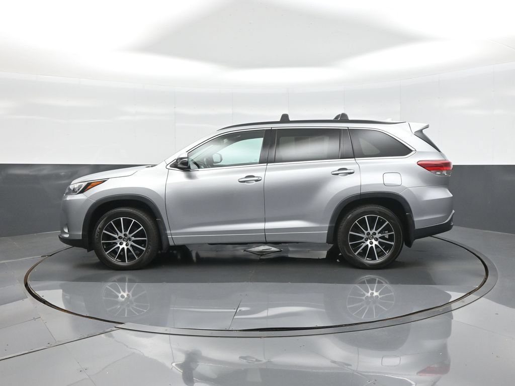 Used 2017 Toyota Highlander SE AWD/4WD image 4