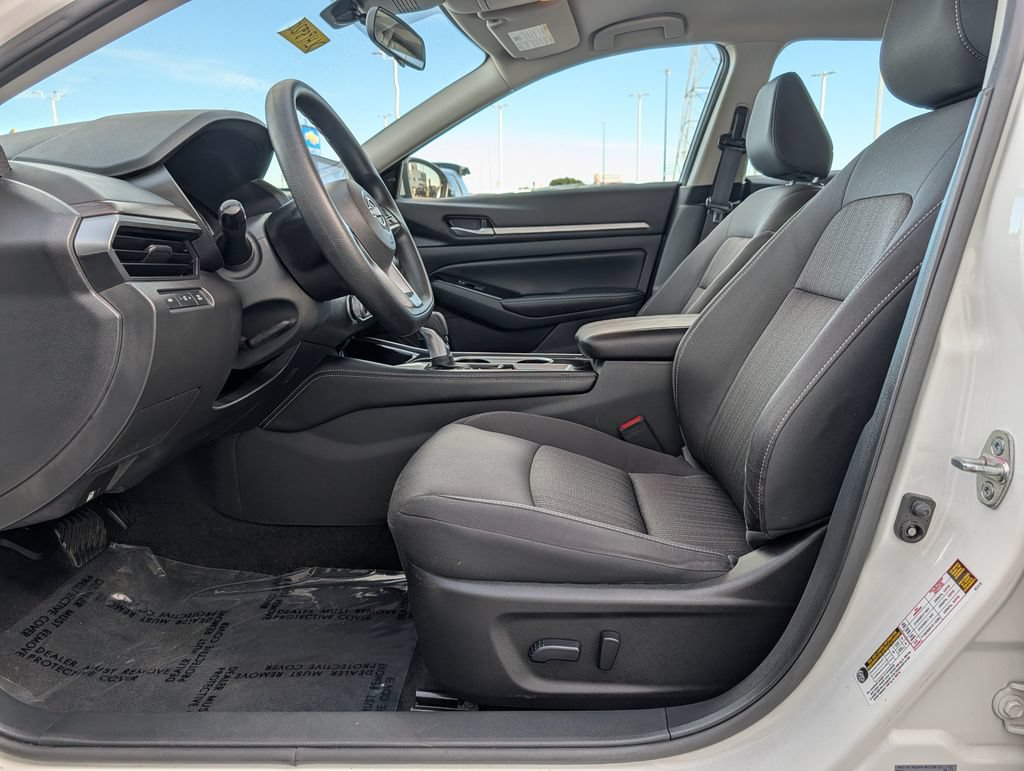 Used 2023 Nissan Altima 2.5 SV AWD/4WD image 14