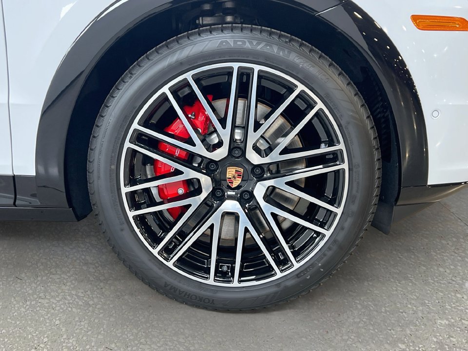New 2026 Porsche Cayenne GTS AWD/4WD image 33
