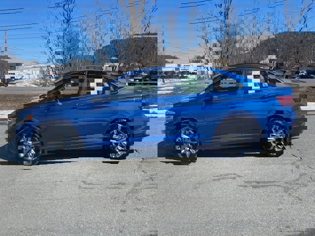 Used 2024 Volkswagen Jetta SE w/ Panoramic Sunroof Package image 2