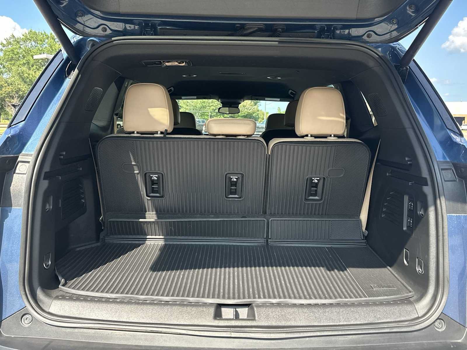 Used 2025 Buick Enclave Preferred w/ Power Package FWD image 37