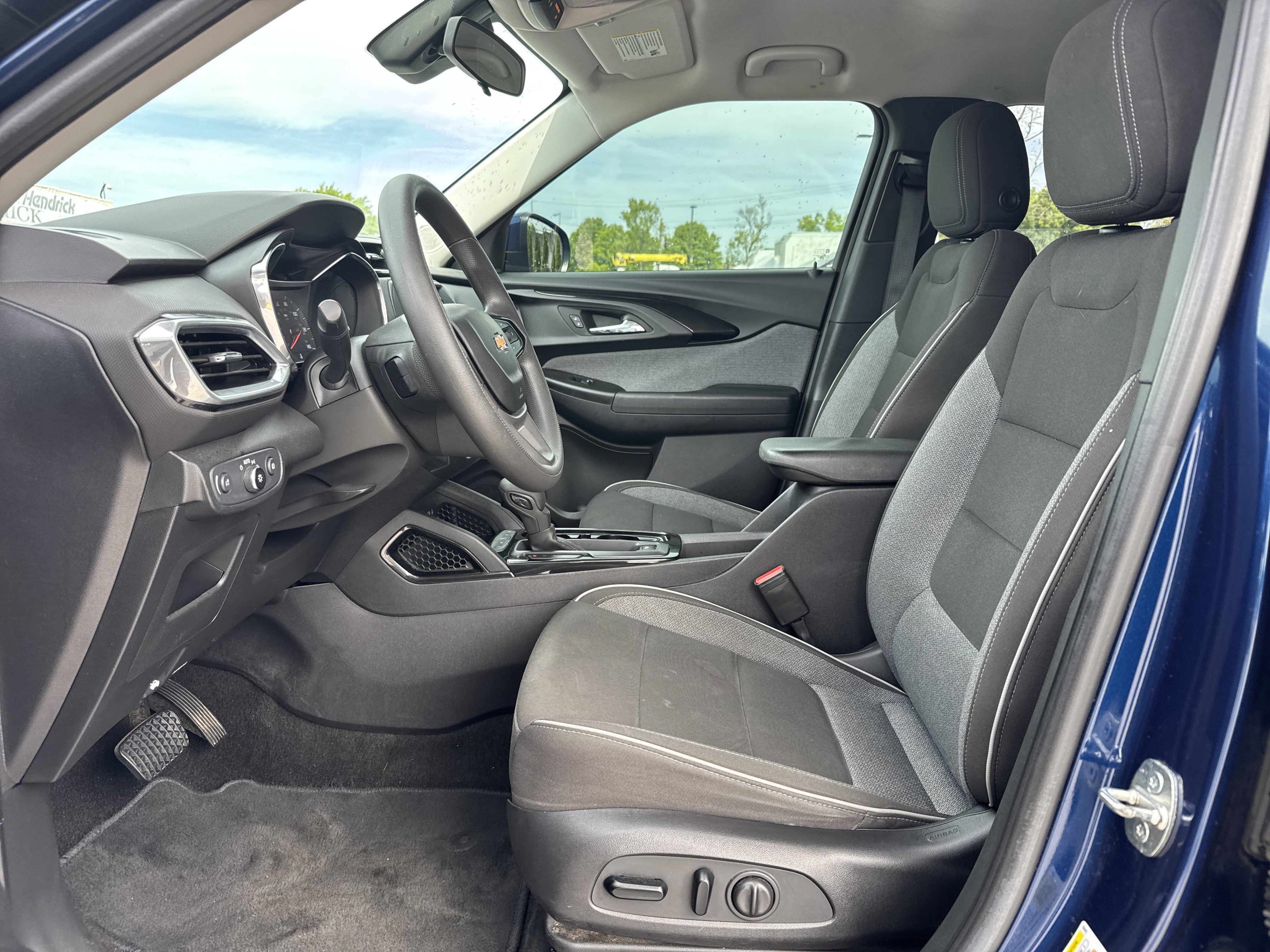 Used 2022 Chevrolet TrailBlazer LT FWD image 16