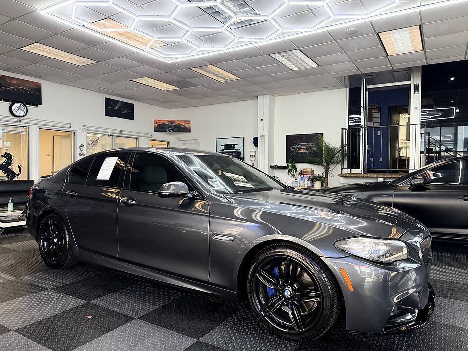 Used 2015 BMW 550i Sedan RWD image 1