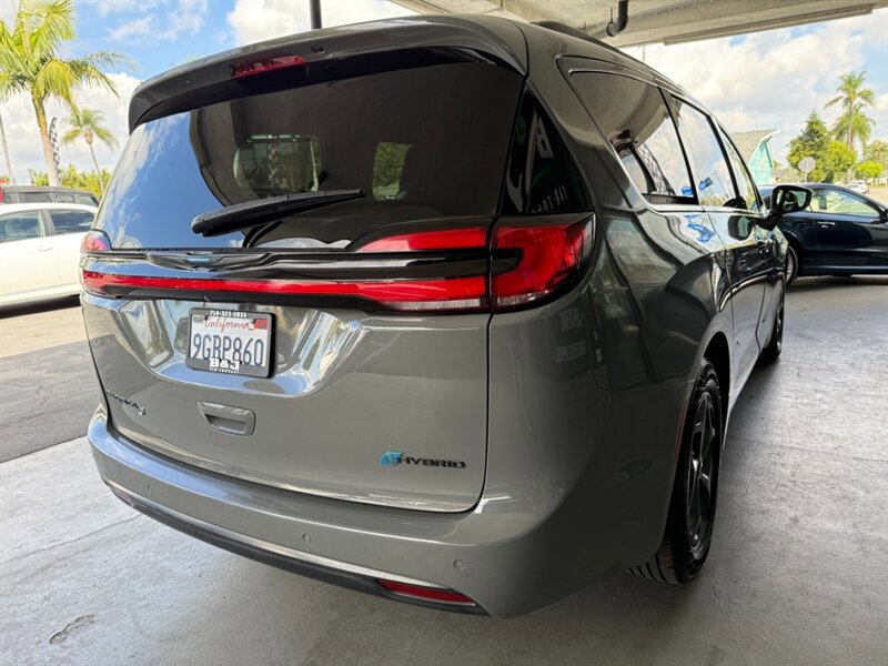 Used 2021 Chrysler Pacifica Limited w/ S Appearance Package image 10