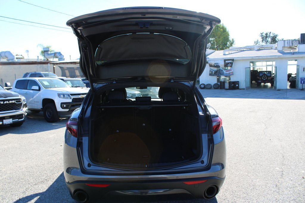 Used 2022 Alfa Romeo Stelvio Sprint image 33