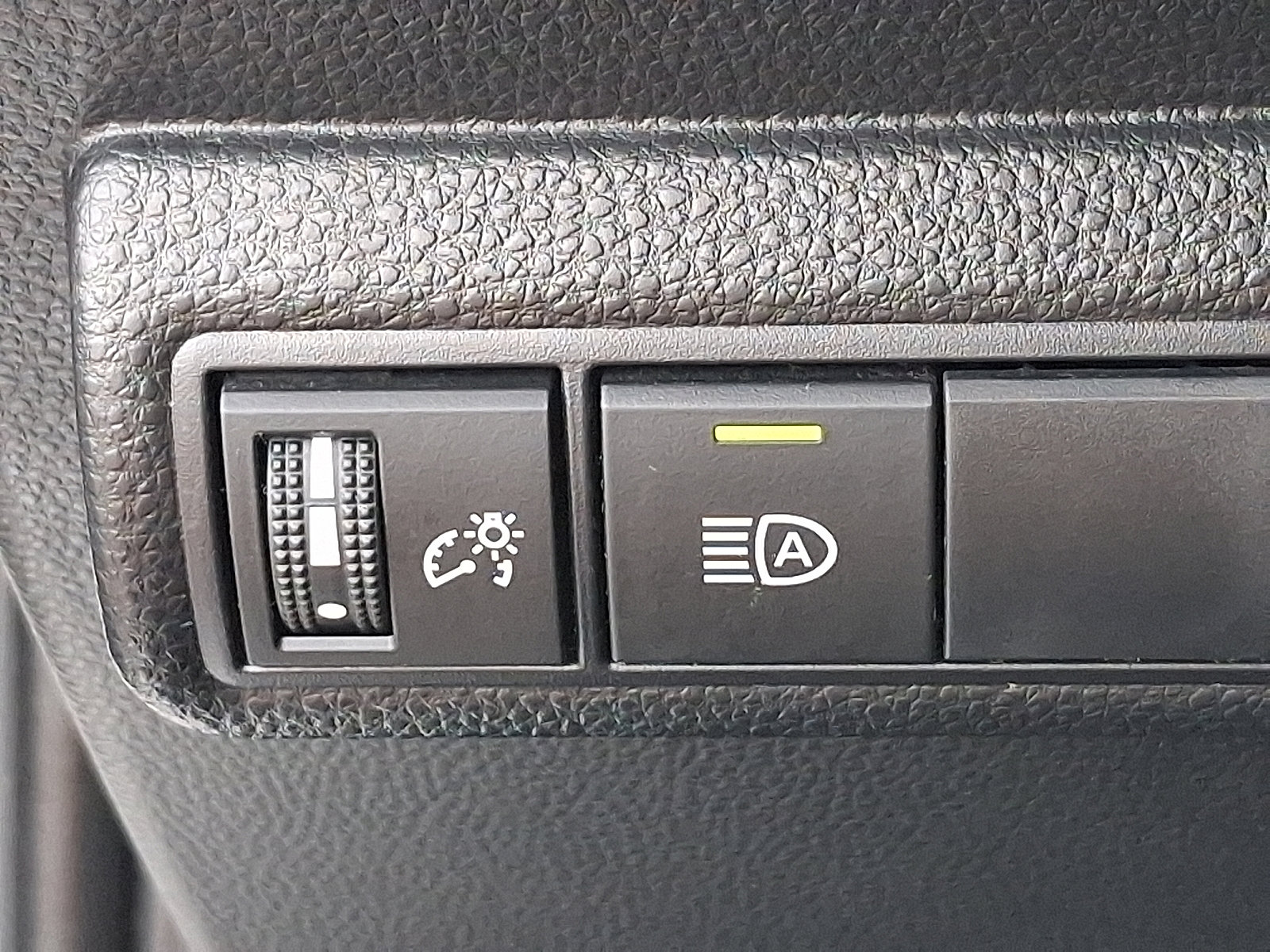 Used 2022 Toyota Corolla LE FWD image 24