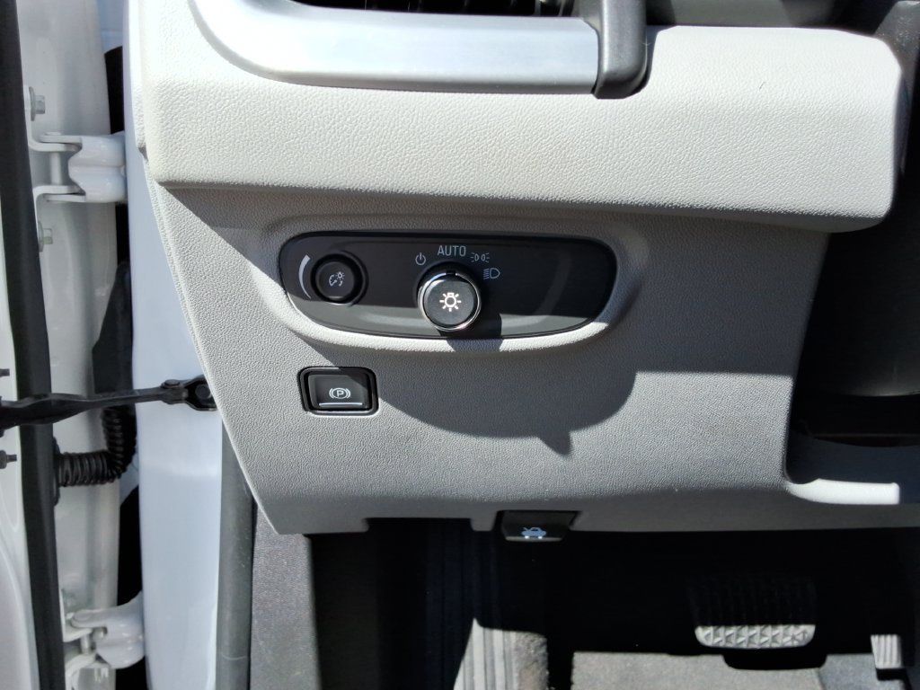 Used 2020 GMC Terrain SLE FWD image 37