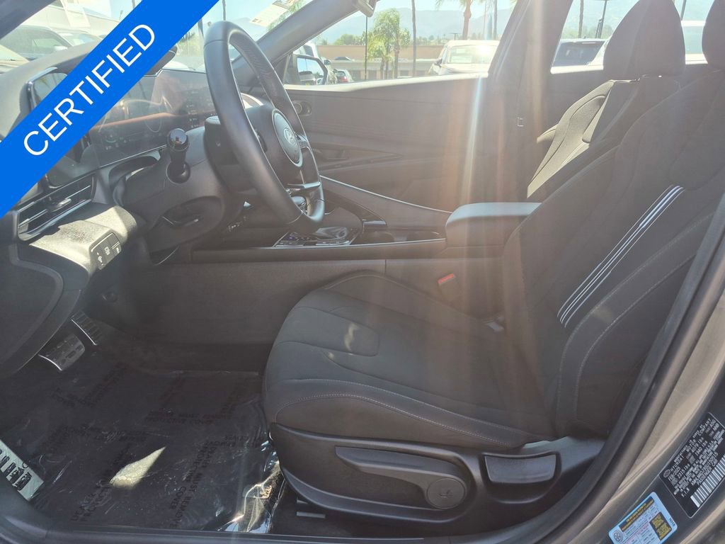 Used 2025 Hyundai Elantra SEL image 16