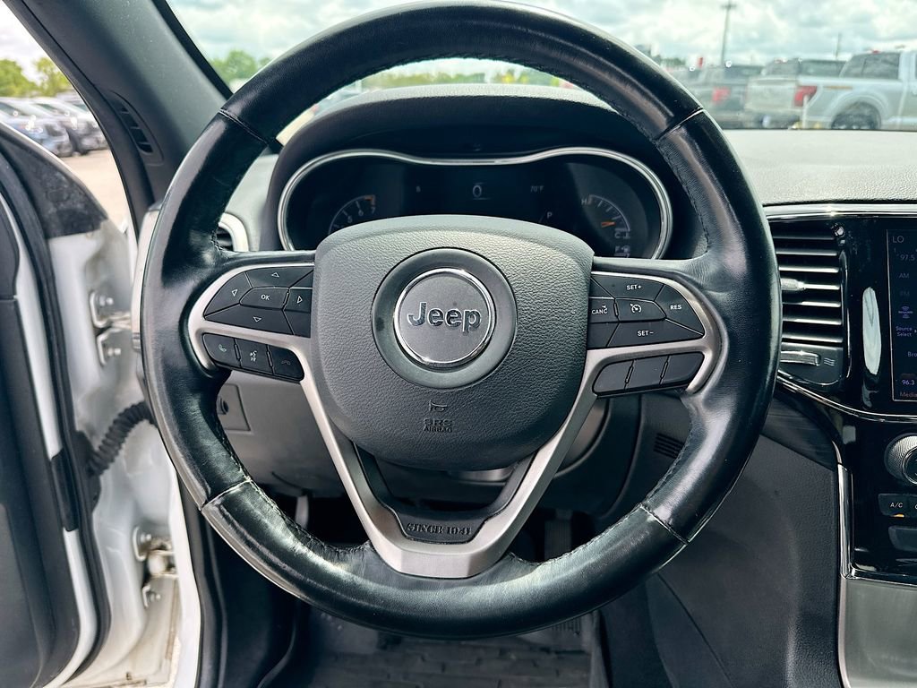 Used 2020 Jeep Grand Cherokee Laredo w/ 18" Wheel & 8.4" Radio Group AWD/4WD image 18