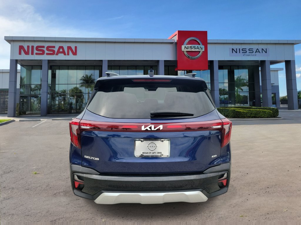 Used 2024 Kia Seltos EX AWD/4WD image 3