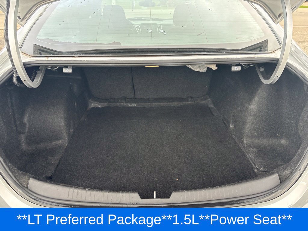 Used 2017 Chevrolet Malibu LT FWD image 25