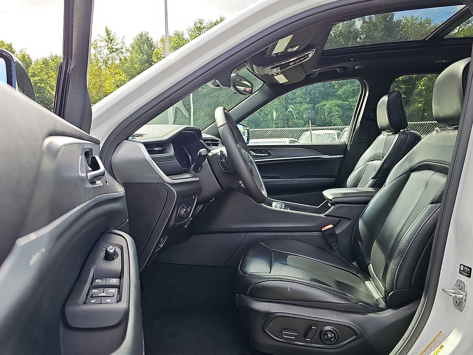 Used 2024 Jeep Grand Cherokee Limited 4xe AWD/4WD image 14