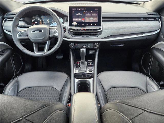Used 2024 Jeep Compass Latitude image 18