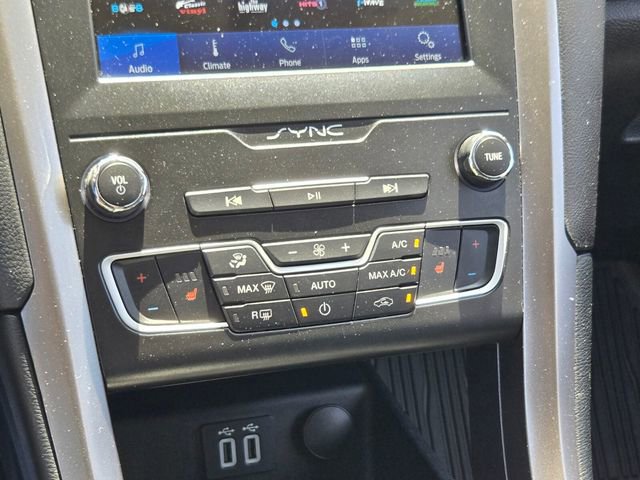 Used 2020 Ford Fusion SEL FWD image 26