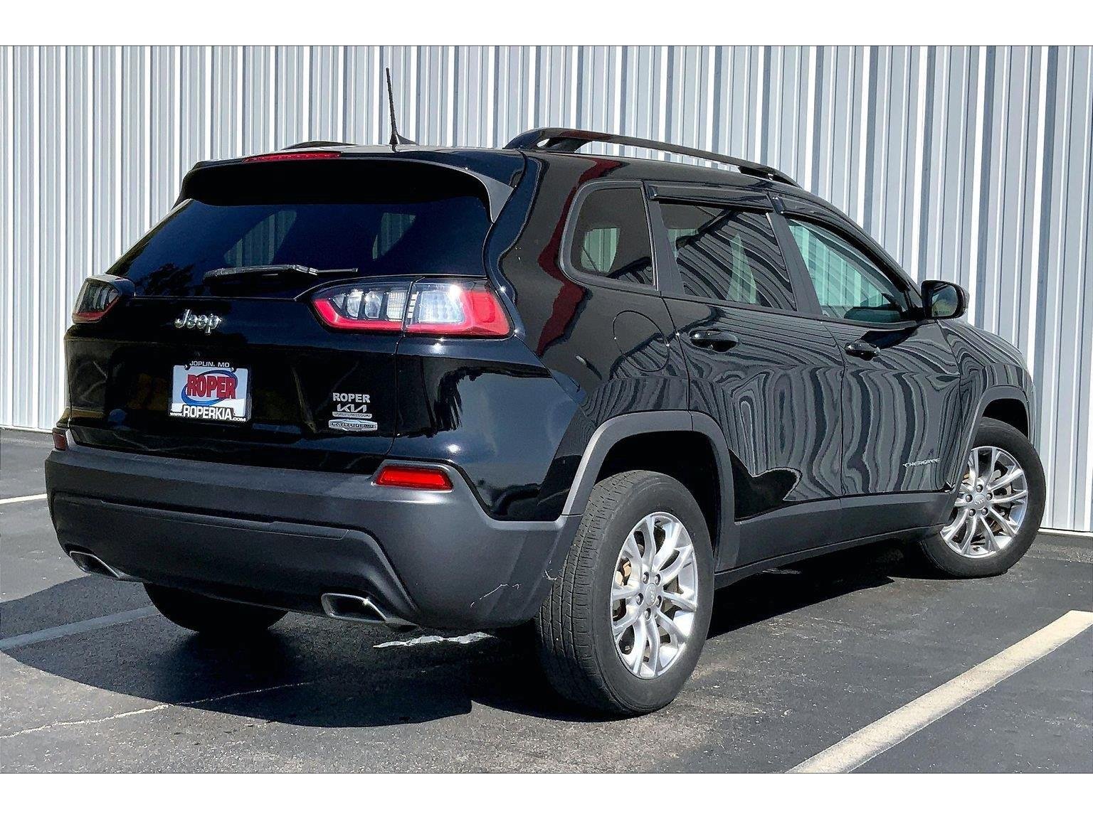Used 2022 Jeep Cherokee Latitude Lux w/ Sun & Sound Group FWD image 11
