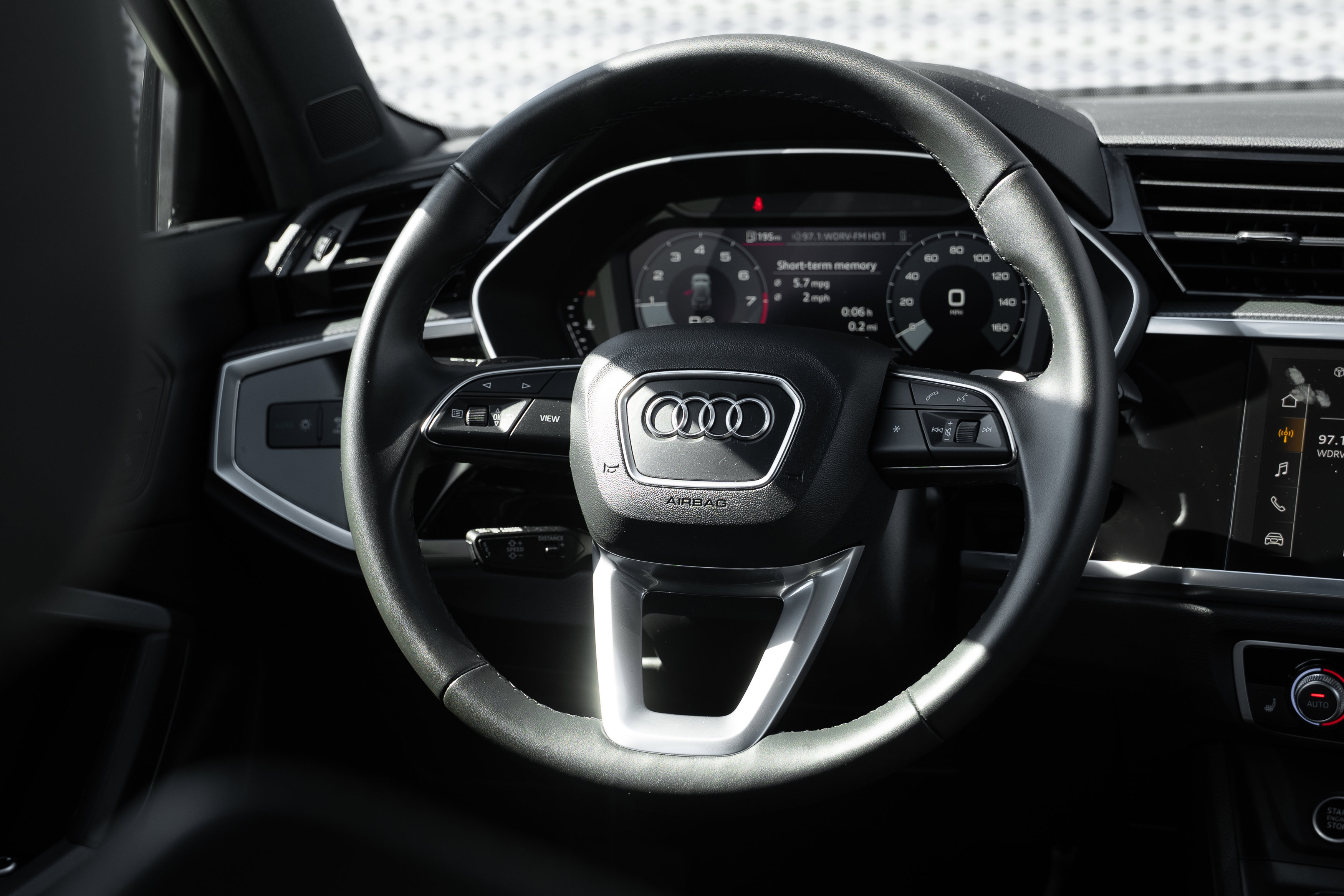Certified 2025 Audi Q3 2.0T Premium w/ Convenience Package AWD/4WD image 9
