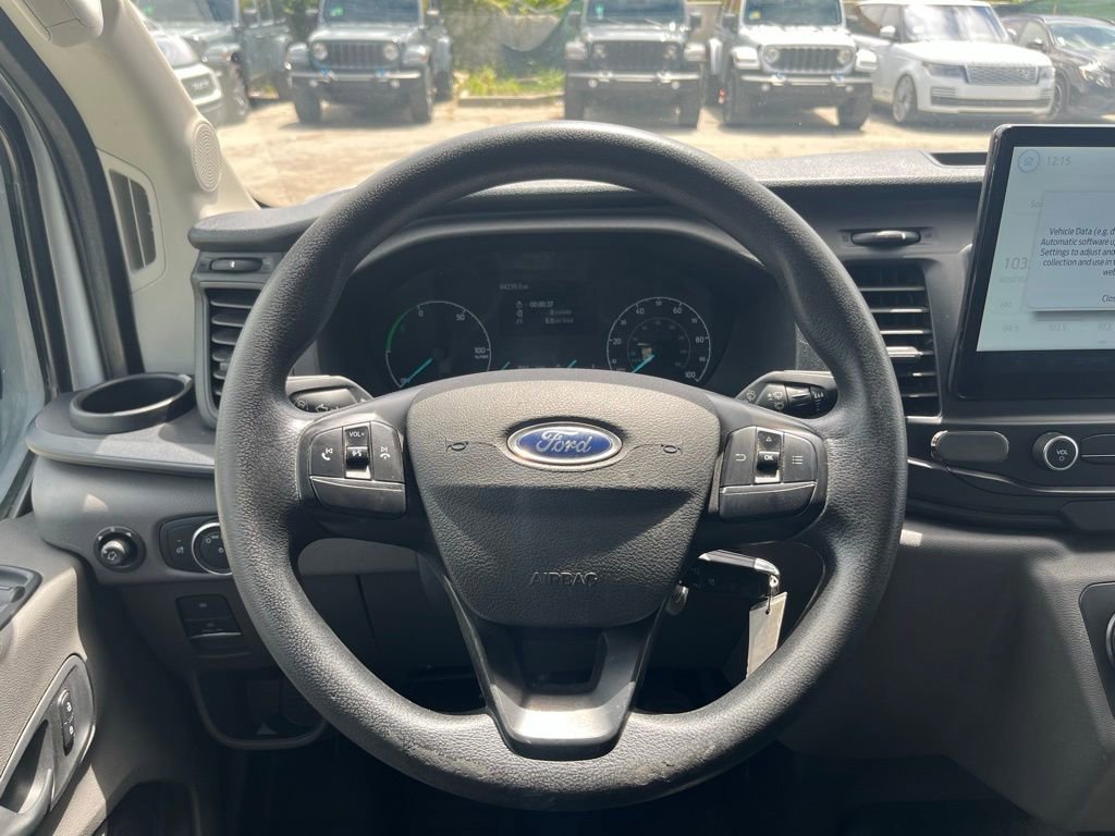 Used 2022 Ford E-Transit 148 High Roof Extended image 17