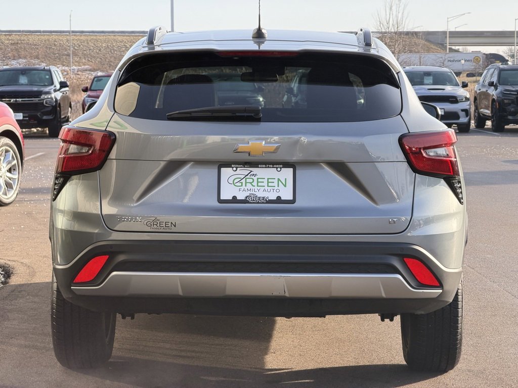 Used 2024 Chevrolet Trax LT w/ Sunroof Package image 8