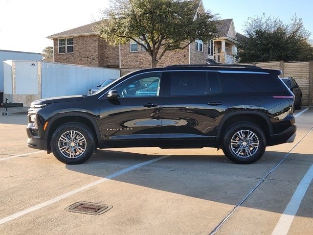 Used 2025 Chevrolet Traverse LT image 12