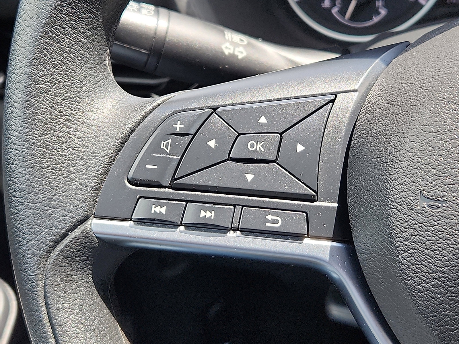 Used 2025 Nissan Sentra SV FWD image 20