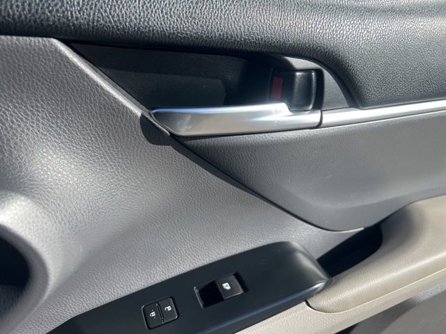 Used 2019 Toyota Camry SE w/ Carpet Mat Package image 26