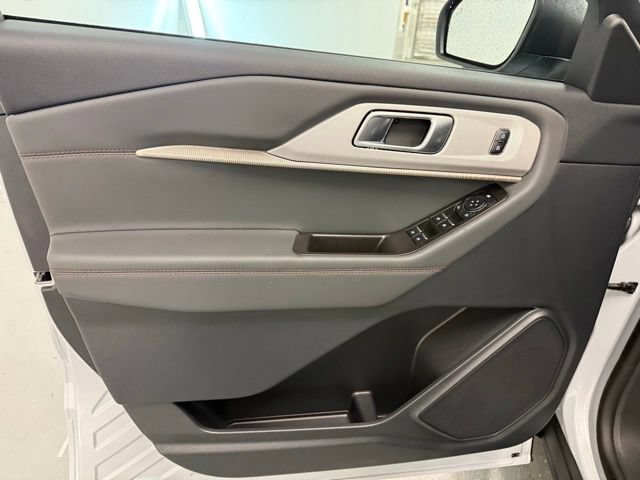 New 2026 Ford Explorer Active RWD image 12