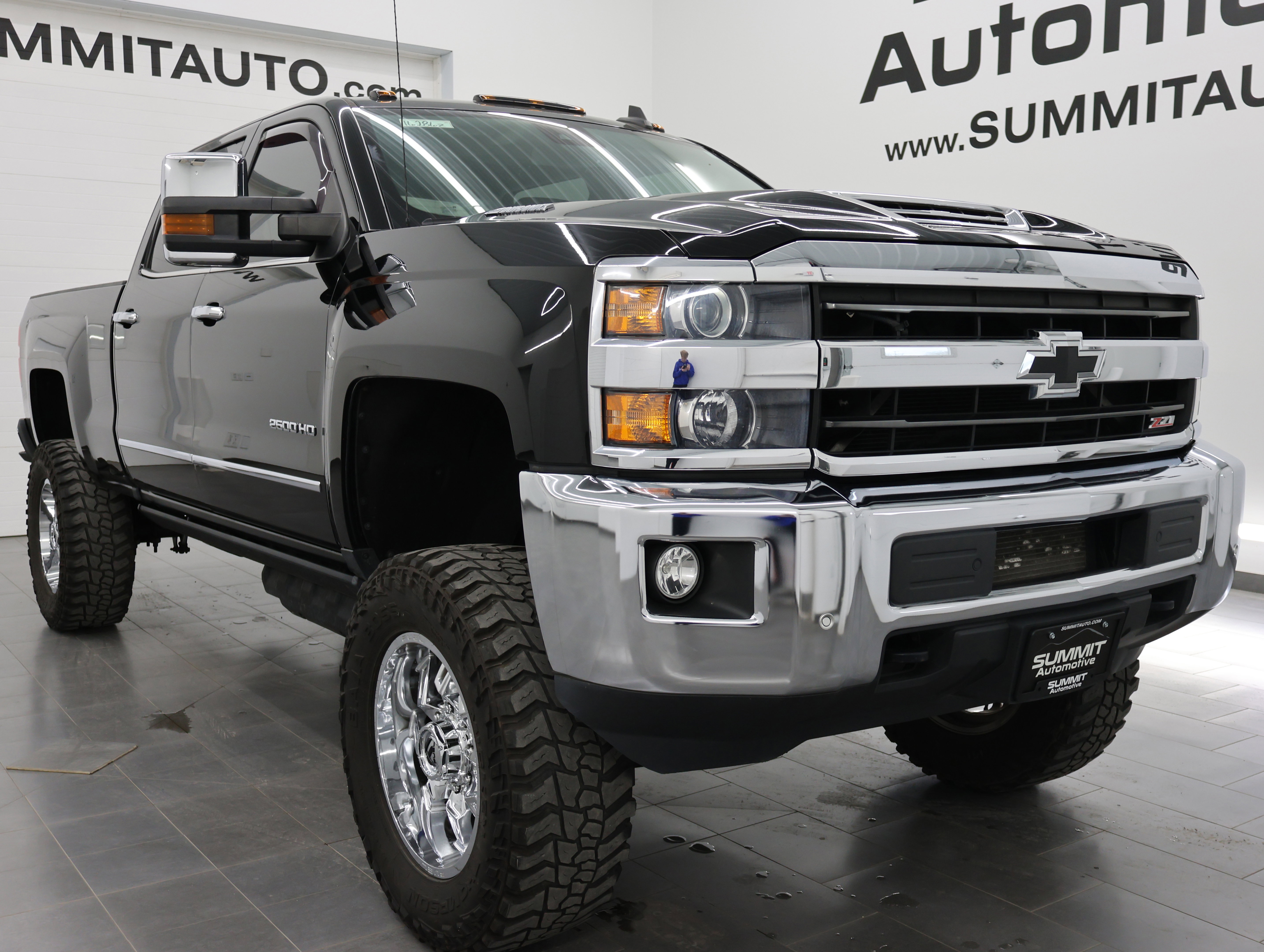 Used 2018 Chevrolet Silverado 2500 LTZ AWD/4WD image 2