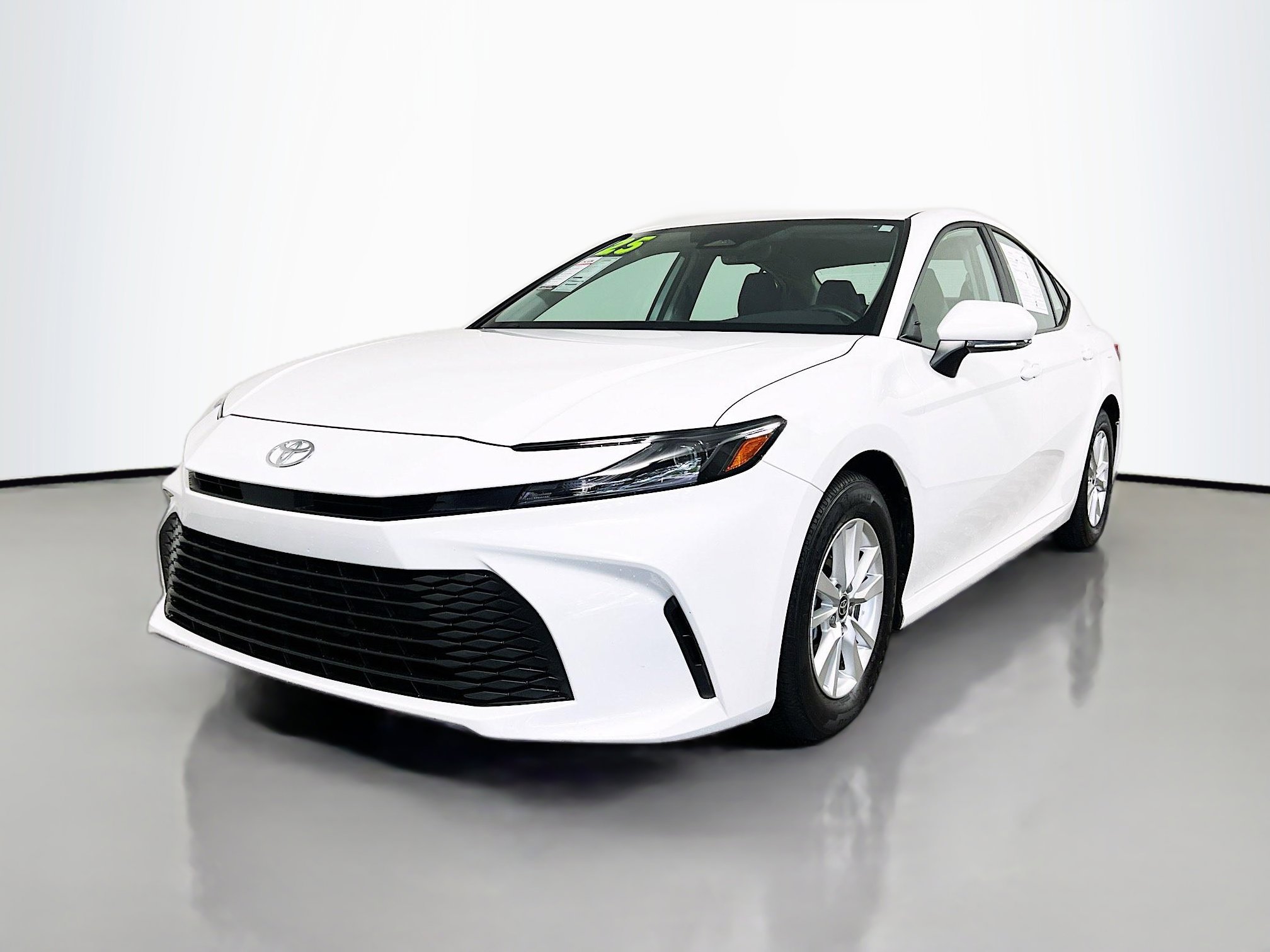 Used 2025 Toyota Camry LE w/ Convenience Package image 10