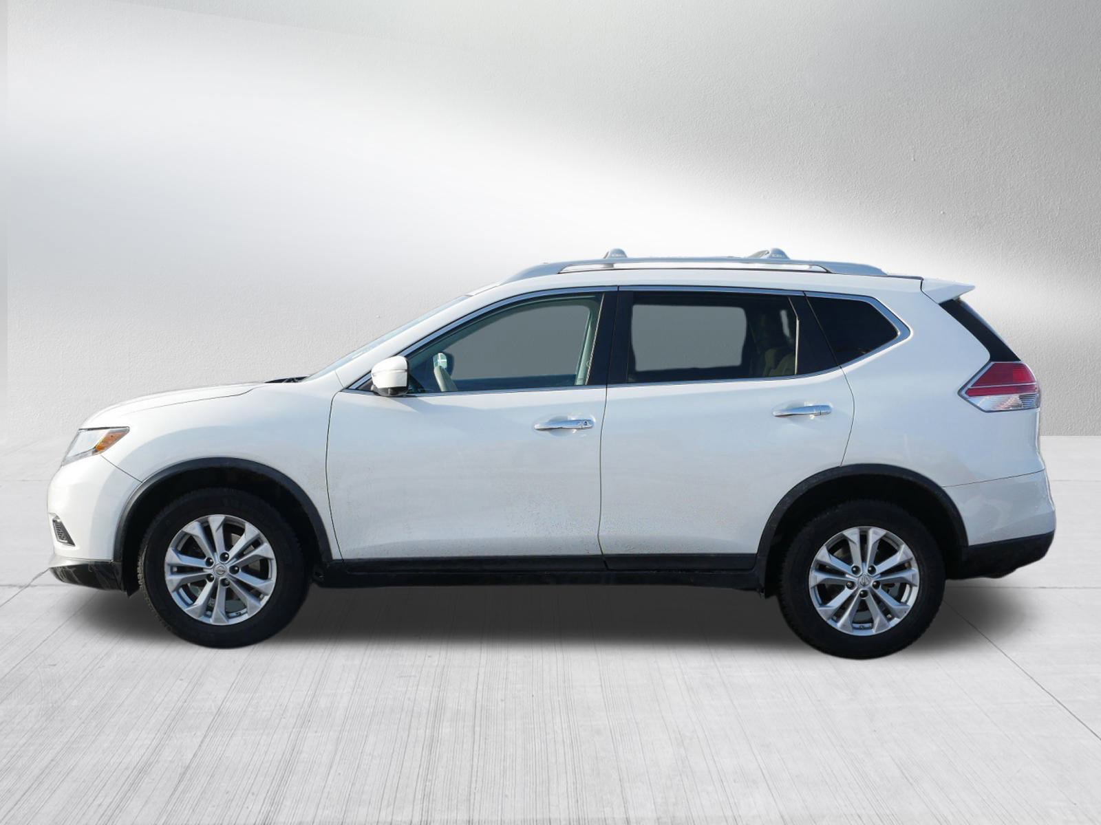Used 2014 Nissan Rogue SV w/ SV Premium Package image 4