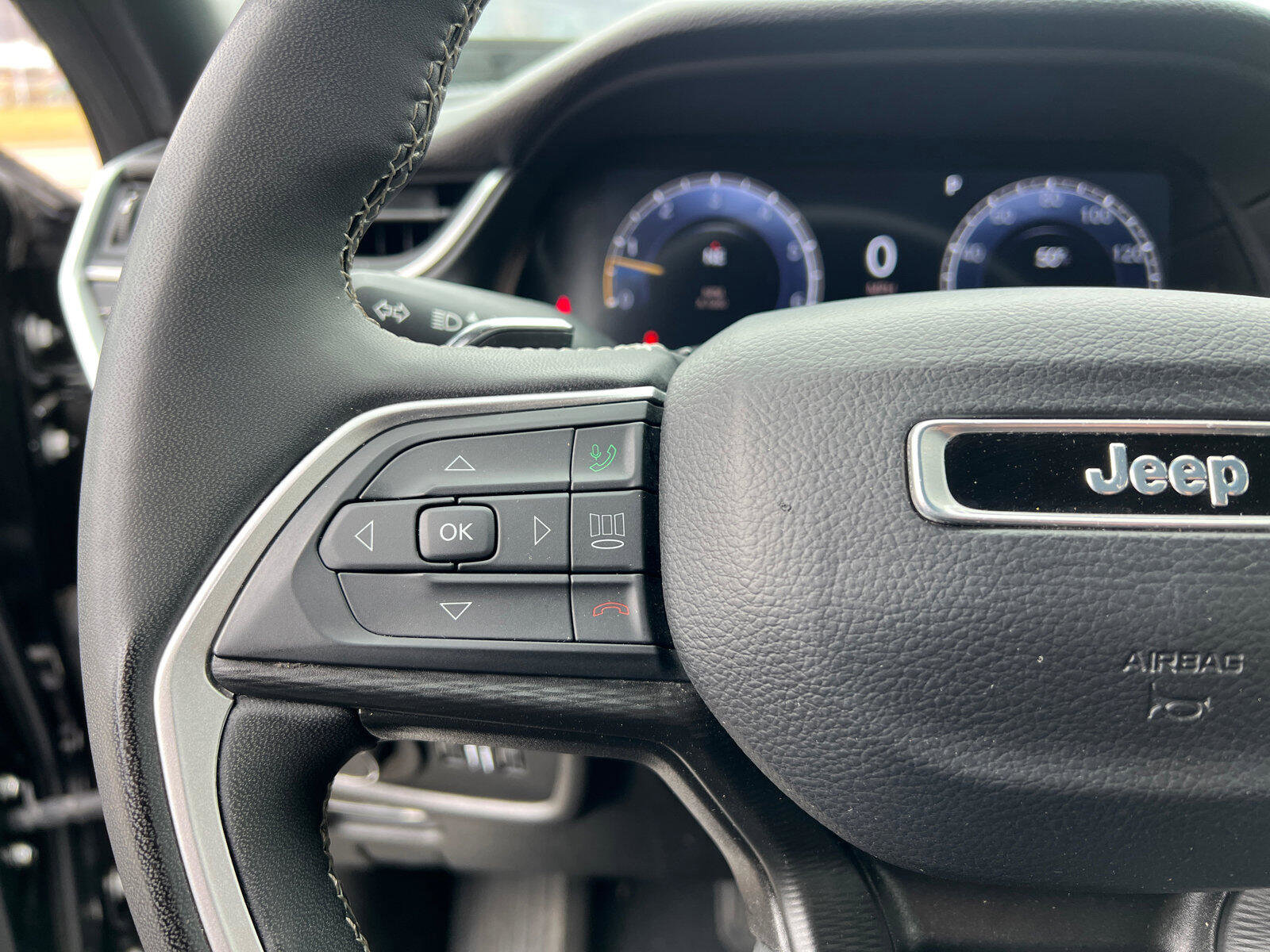 Used 2024 Jeep Grand Cherokee L Laredo AWD/4WD image 15