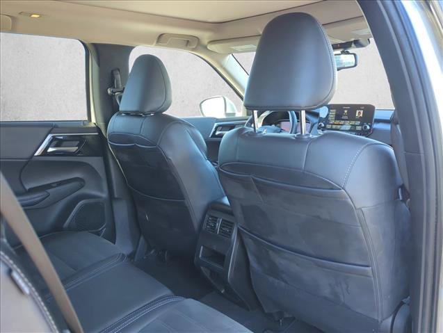 Used 2024 Mitsubishi Outlander SE image 16