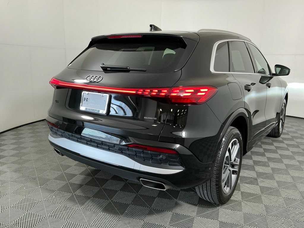 Used 2025 Audi Q5 Premium Plus w/ Premium Plus AWD/4WD image 5