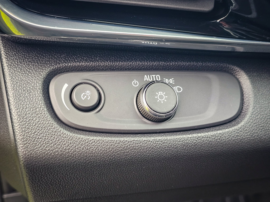 Used 2025 Buick Envista Avenir FWD image 16