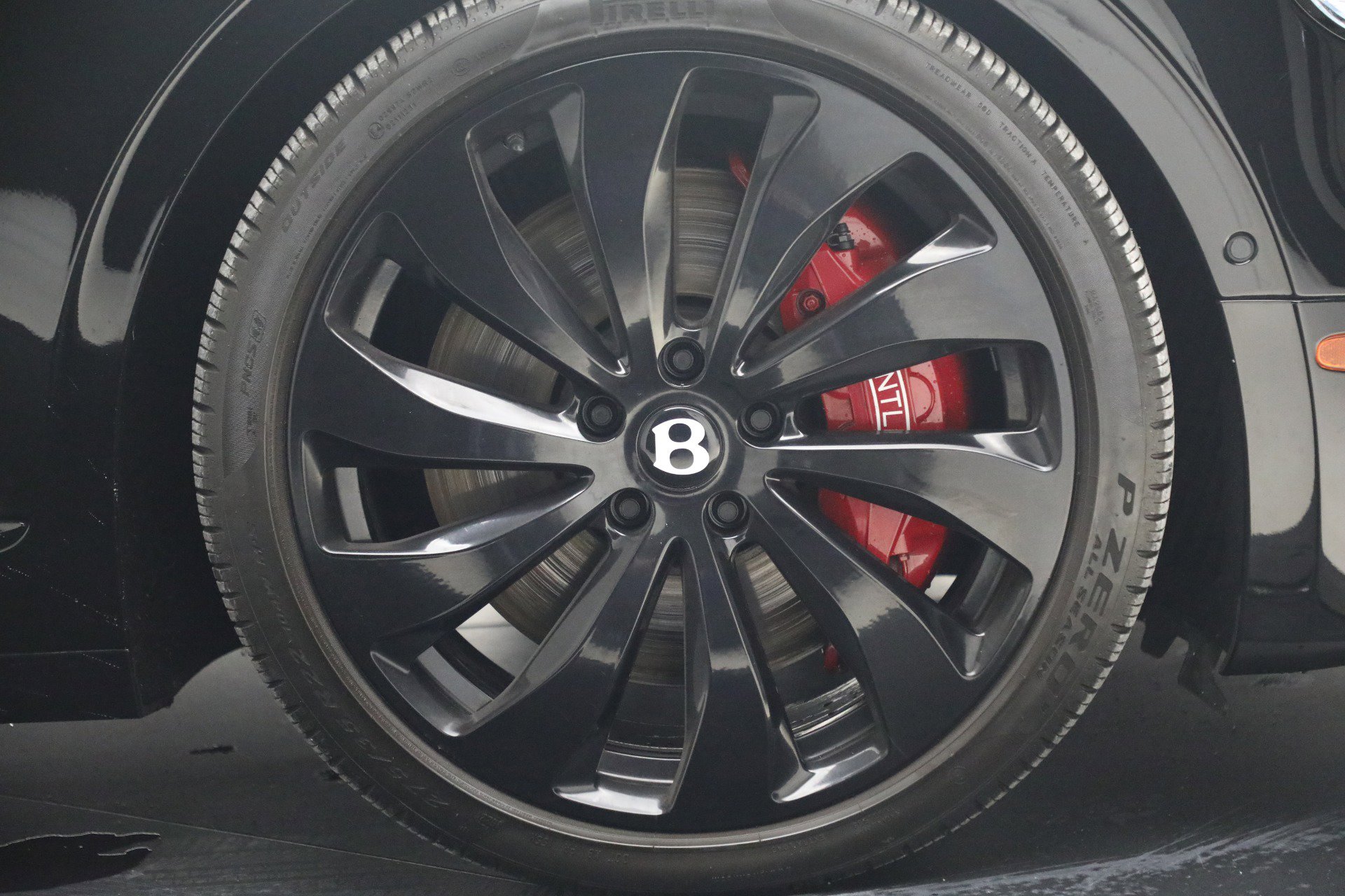 Used 2023 Bentley Flying Spur V8 image 17