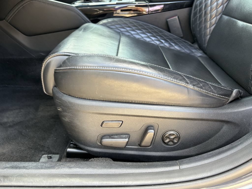 Used 2018 Kia Cadenza Limited FWD image 13