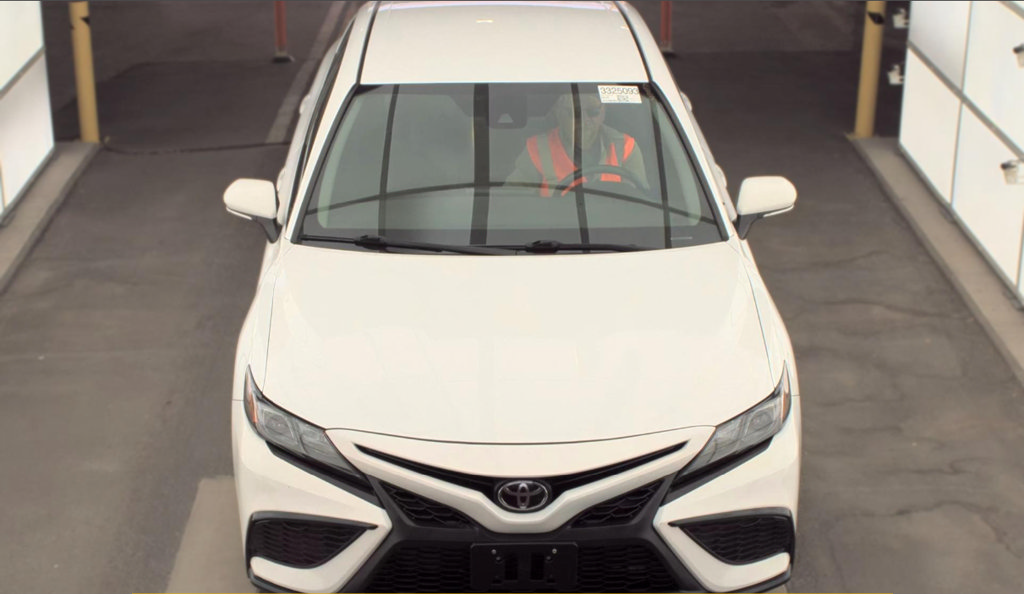 Used 2022 Toyota Camry SE FWD image 3
