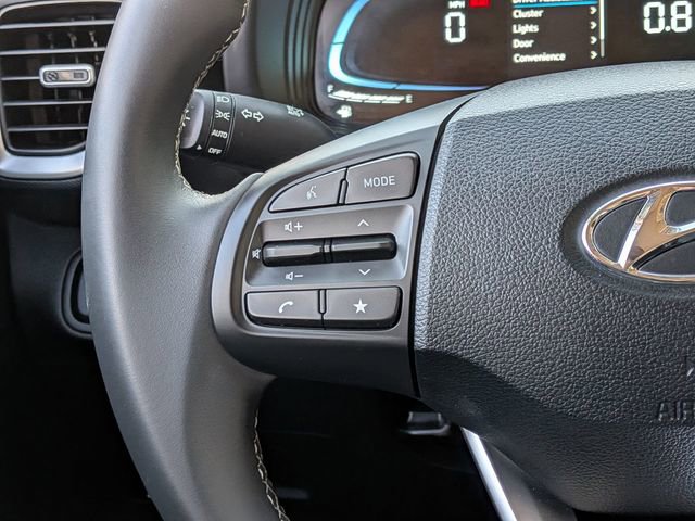 Used 2025 Hyundai Venue SEL FWD image 15