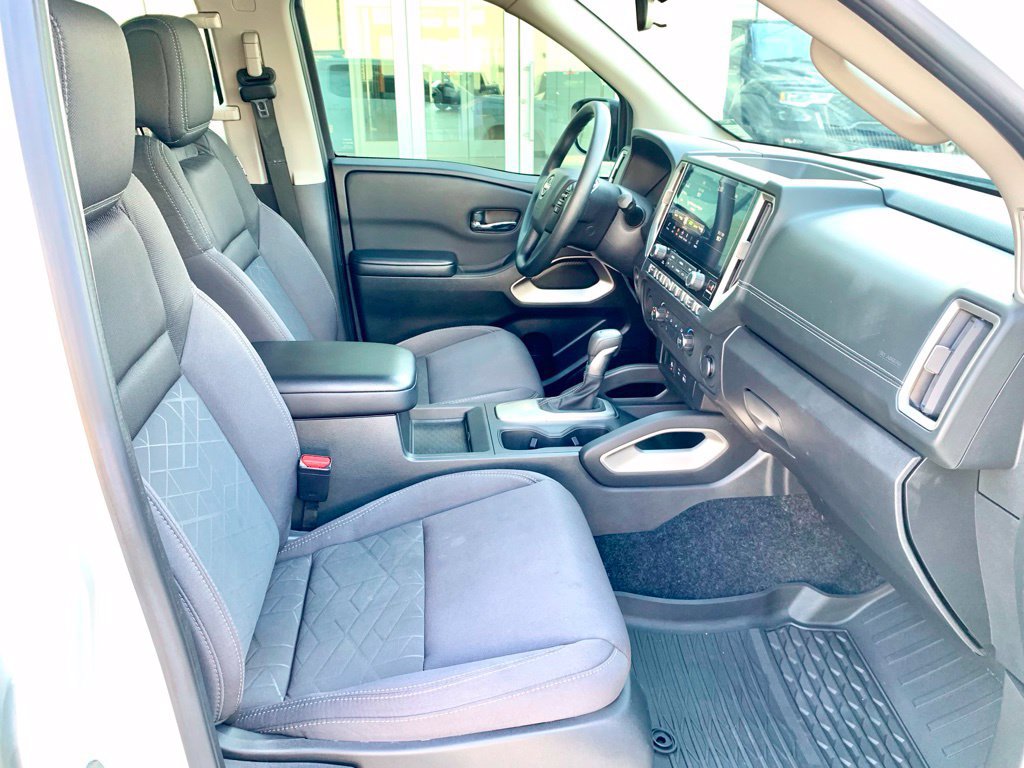 Used 2025 Nissan Frontier SV RWD image 26