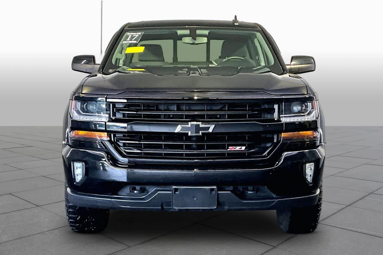 Used 2017 Chevrolet Silverado 1500 LT w/ Midnight Edition AWD/4WD image 4