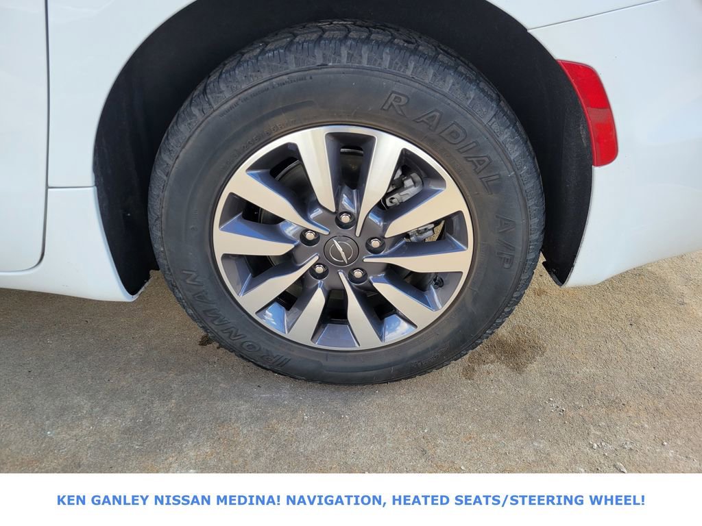 Used 2024 Chrysler Pacifica Select image 20