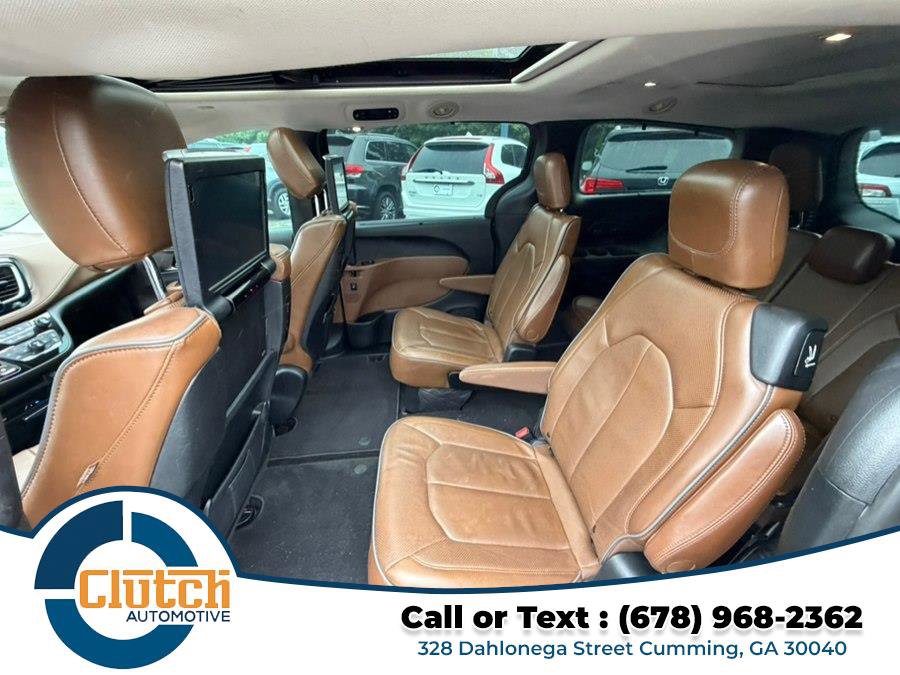 Used 2017 Chrysler Pacifica Limited FWD image 12