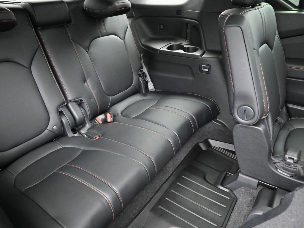 Used 2025 Honda Pilot TrailSport image 10