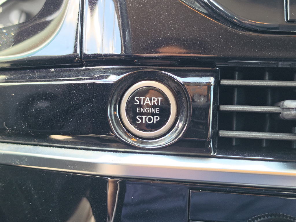Used 2023 Nissan Pathfinder SL w/ Lighting Package (N92) FWD image 42