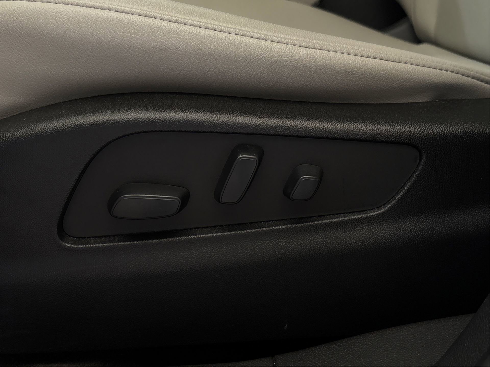 Certified 2023 Cadillac XT4 Luxury w/ Driver Awareness Package image 33