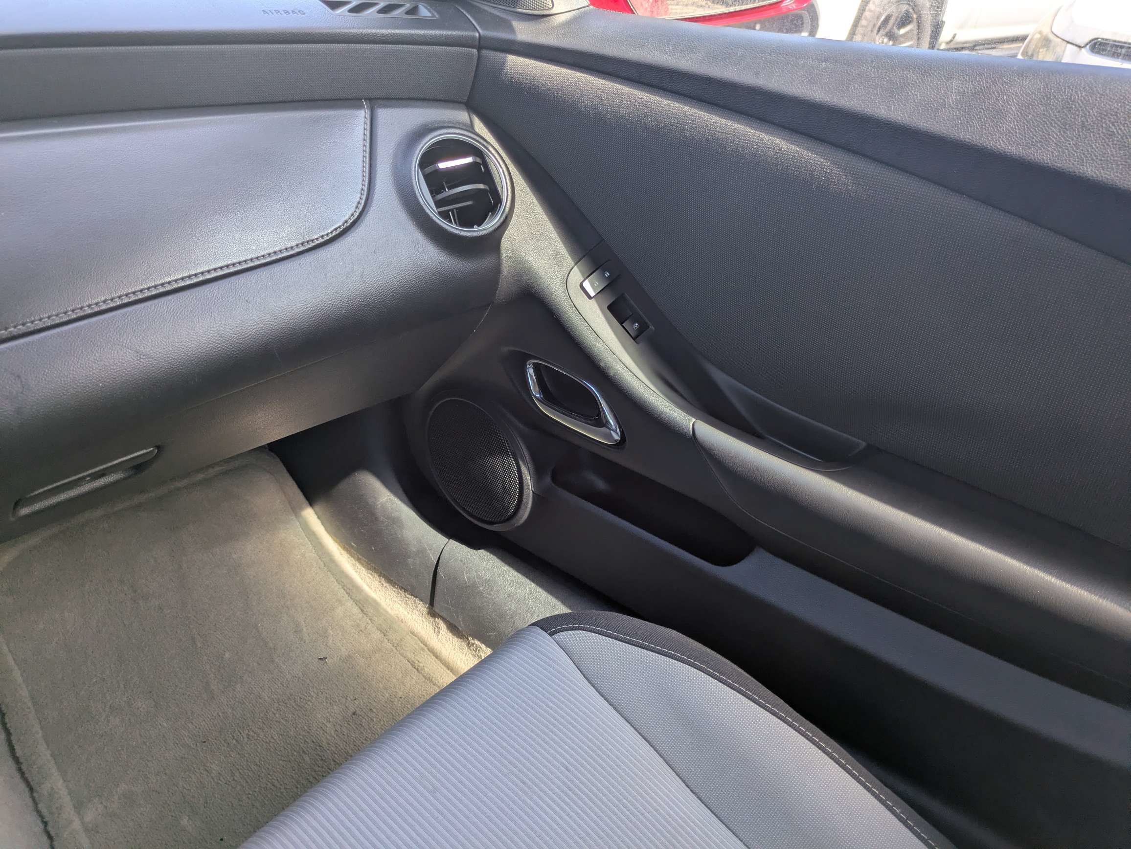 Used 2015 Chevrolet Camaro LT w/ 1LT Preferred Package RWD image 9