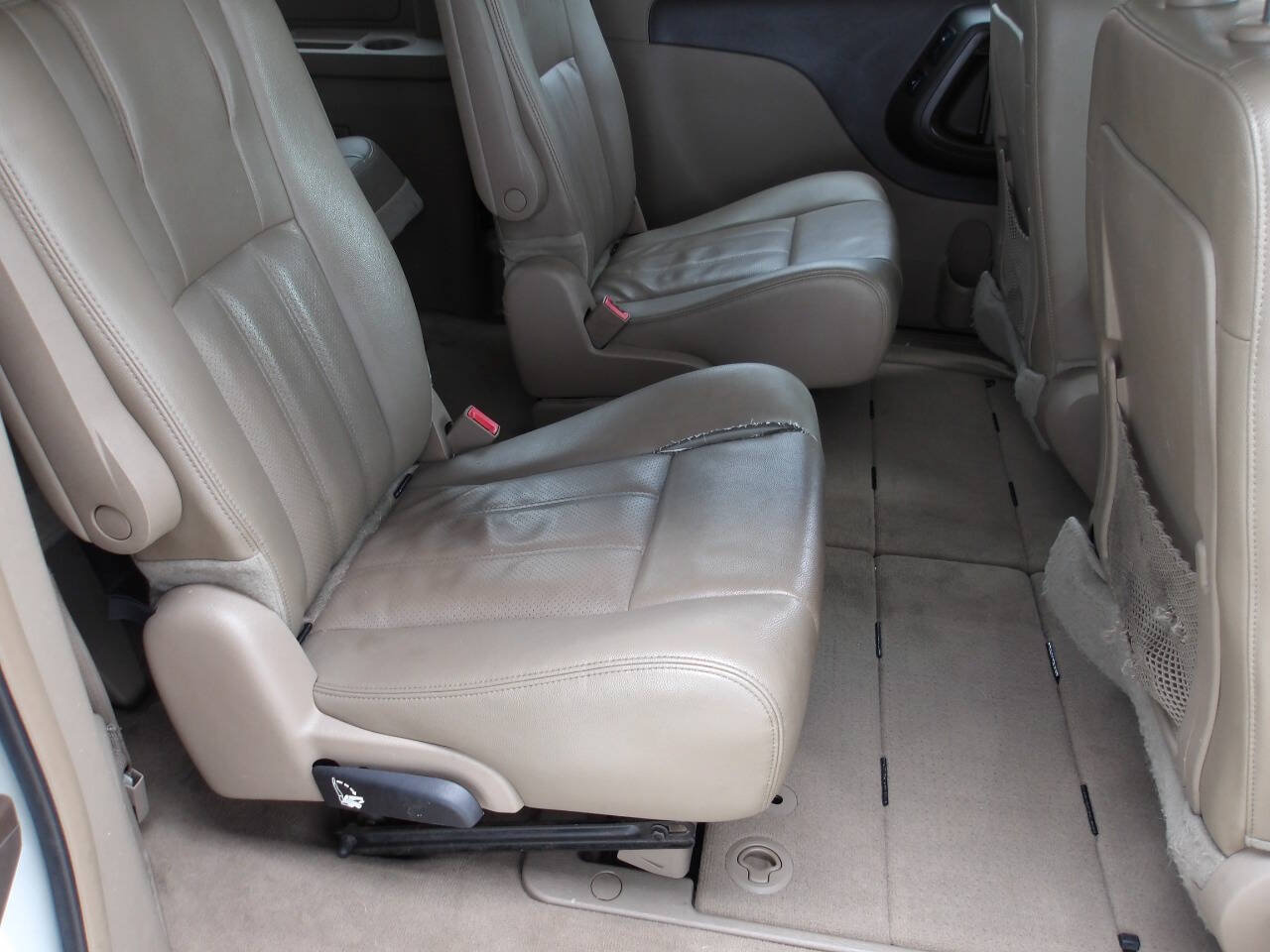 Used 2014 Chrysler Town & Country Touring-L w/ Trailer Tow Group FWD image 22
