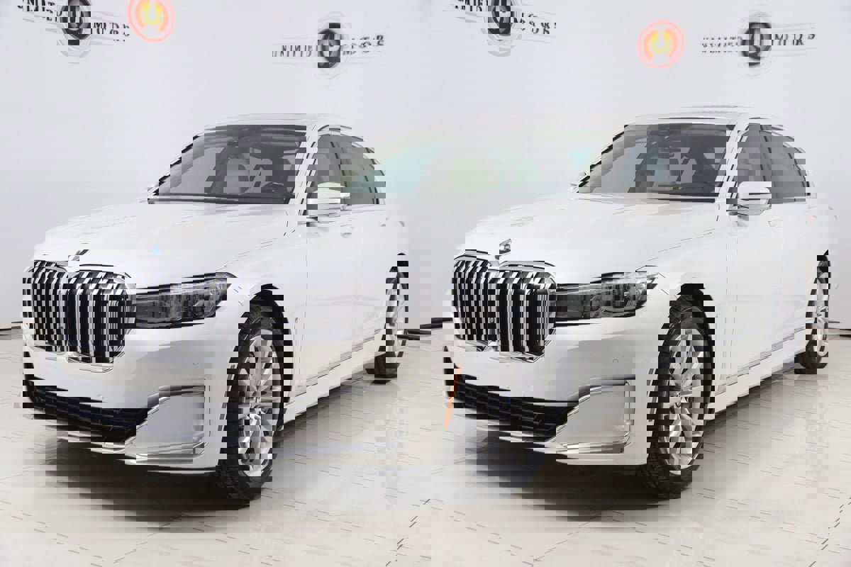 Used 2020 BMW 740i xDrive w/ Cold Weather Package image 5